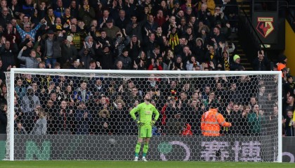  斯特拉斯堡定位球防守失误送致命大礼  